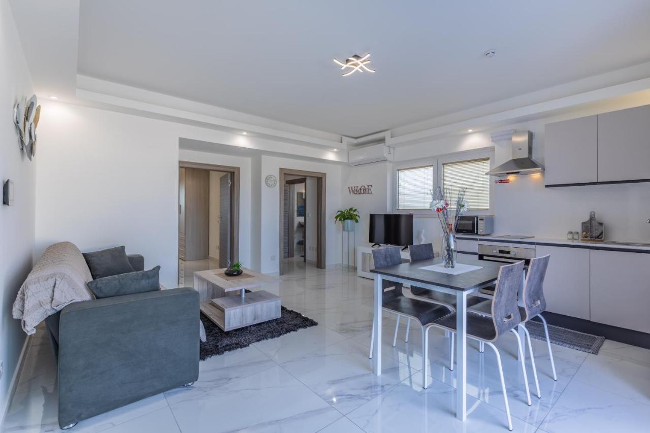Terrace View-Stylish Two Bedrooms Fully Ac-Wifi Penthouse Мсіда Екстер'єр фото