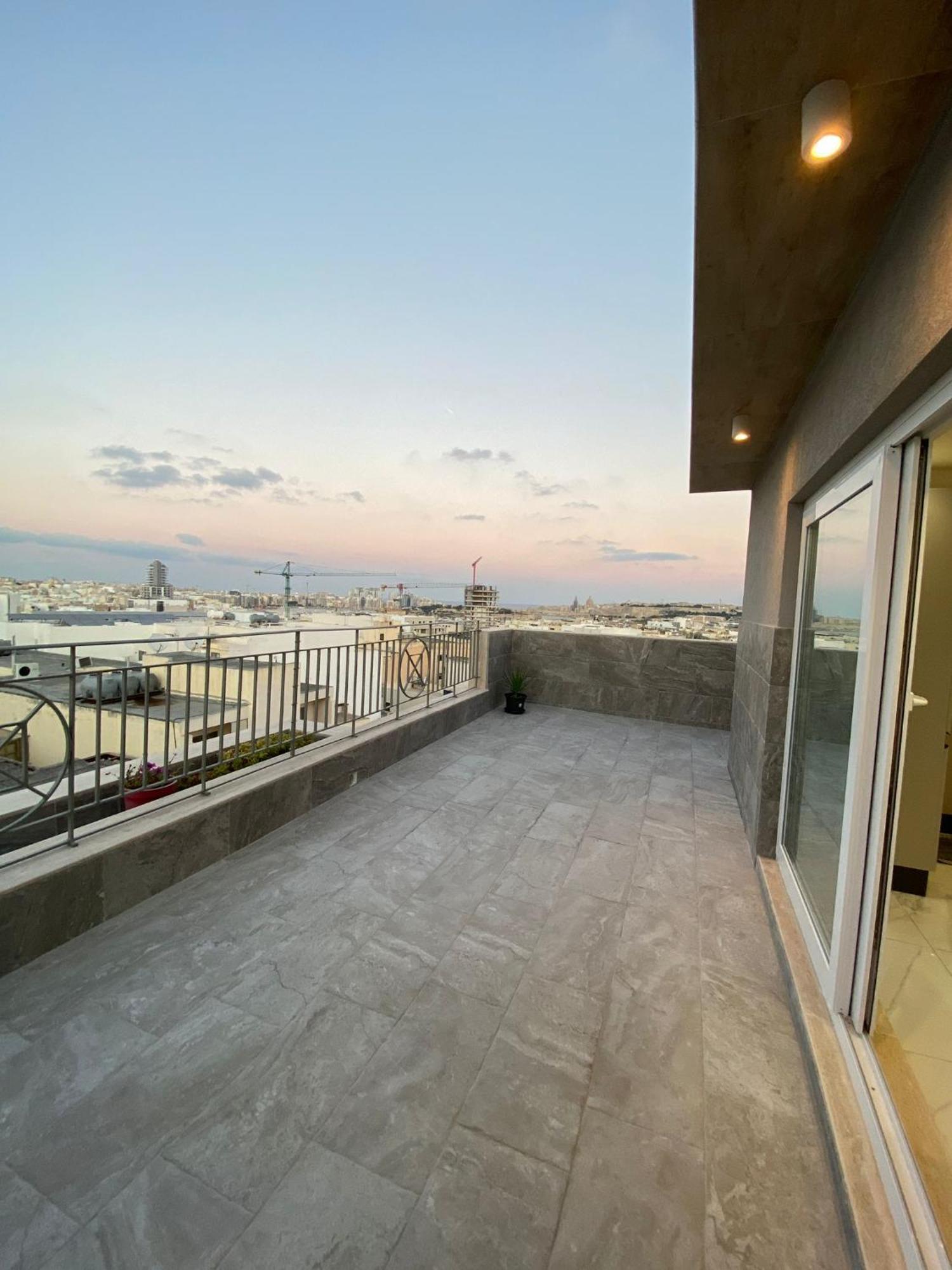 Terrace View-Stylish Two Bedrooms Fully Ac-Wifi Penthouse Мсіда Екстер'єр фото